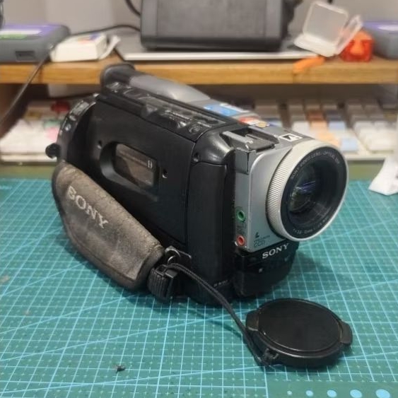 Handycam Sony CCD TRV 110 (Nyala)
