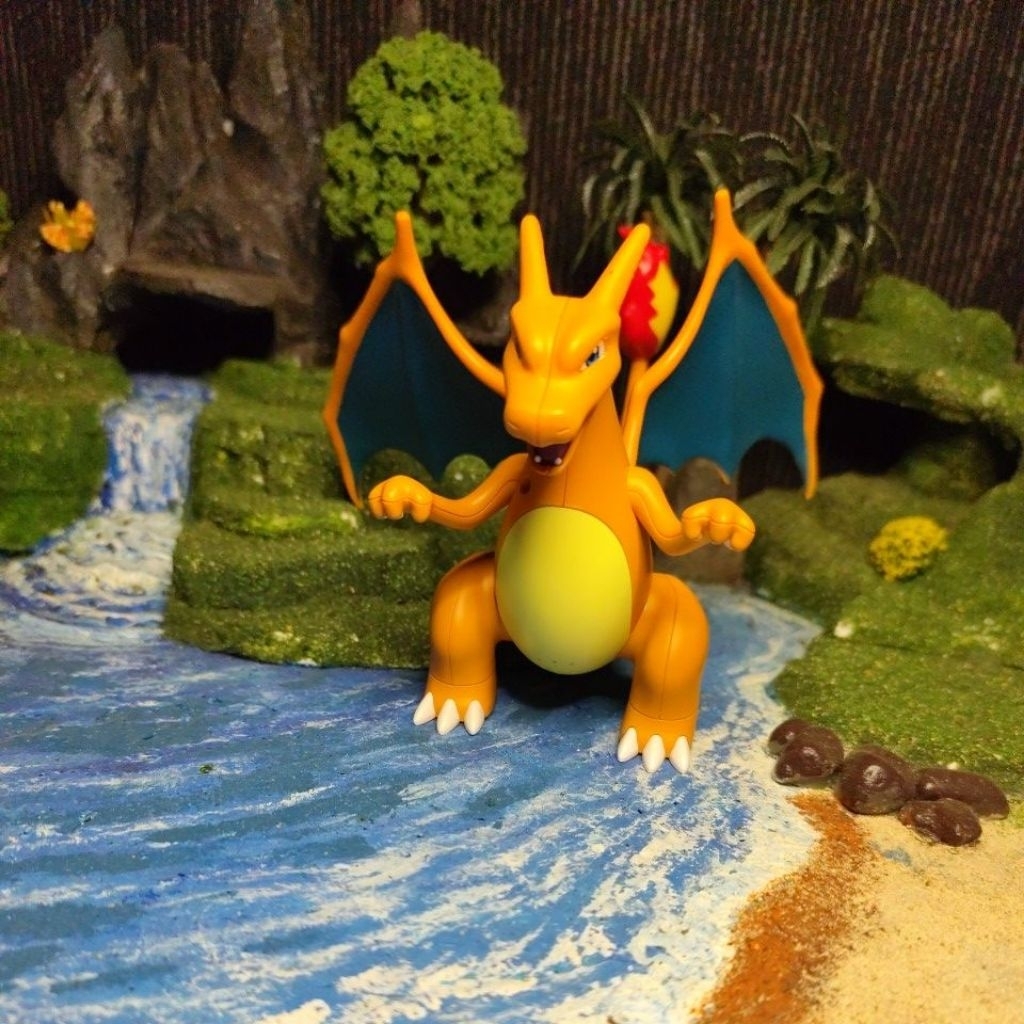 pokemon figure - charizard - pokemon