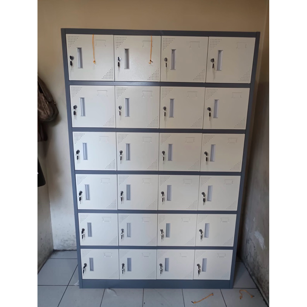 Locker Besi 24 pintu