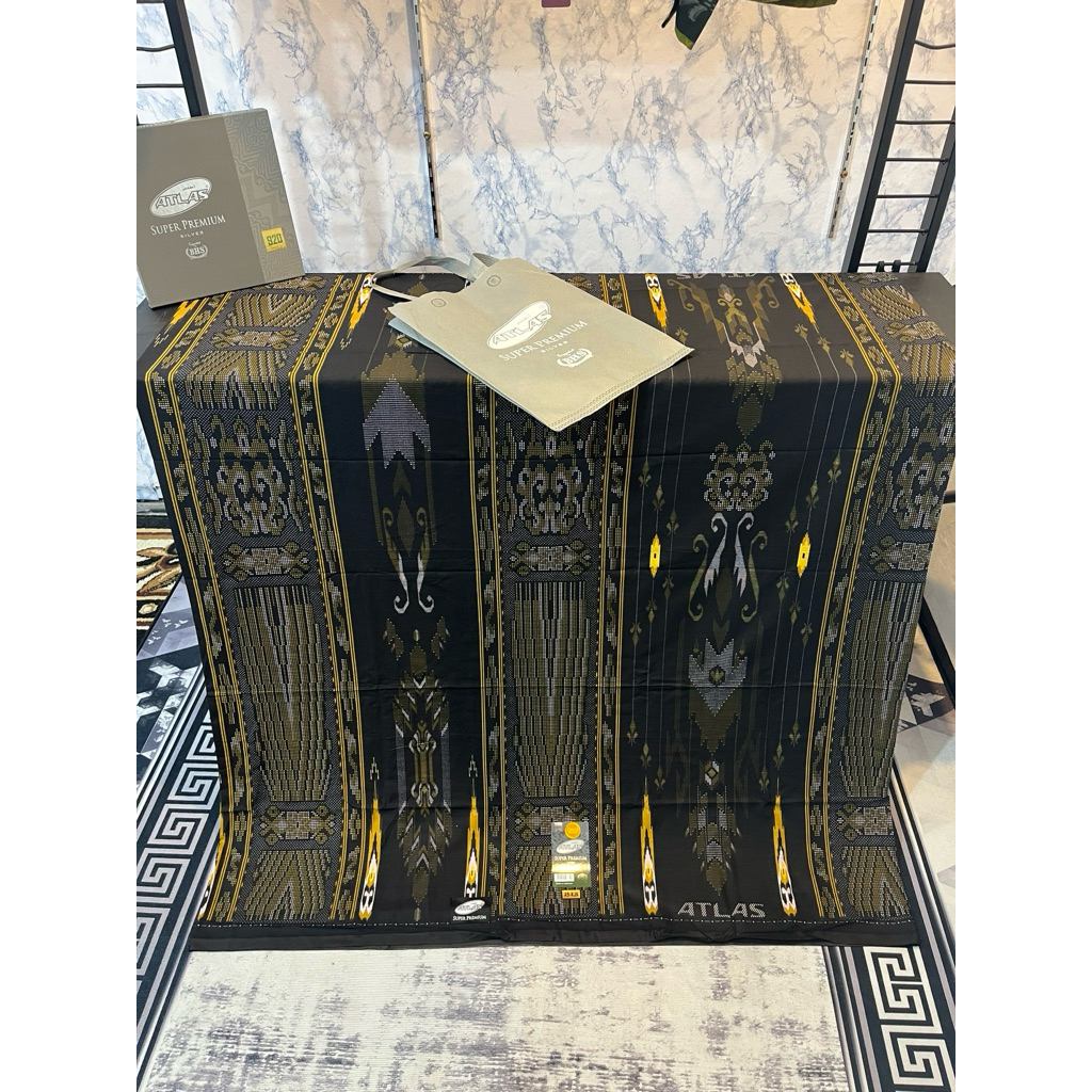 SARUNG ATLAS SUPER PREMIUM GOLD DAN SILVER/SARUNG ATLAS SONGKET MOTIF JAGUAR/SARUNG PREMIUM DEWASA/A