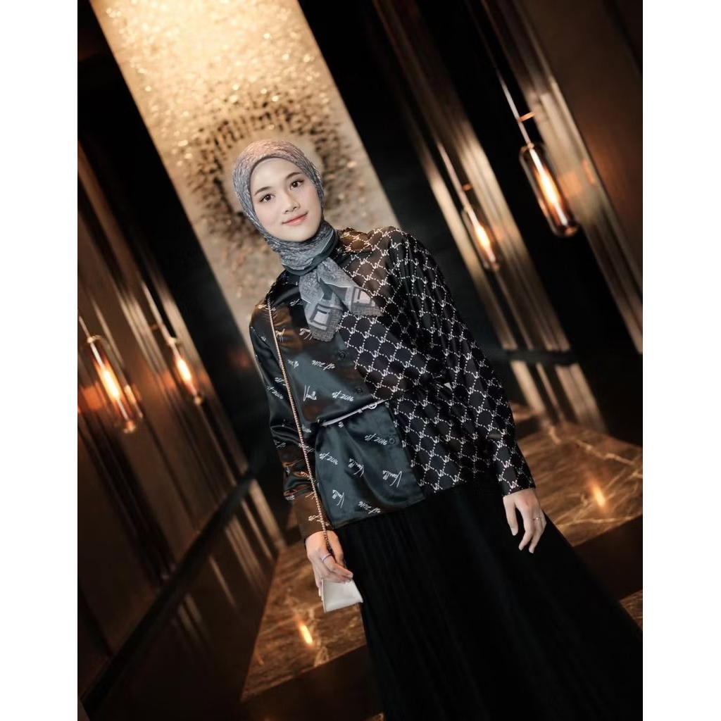 Prelove Monogram Shirt Vanilla hijab