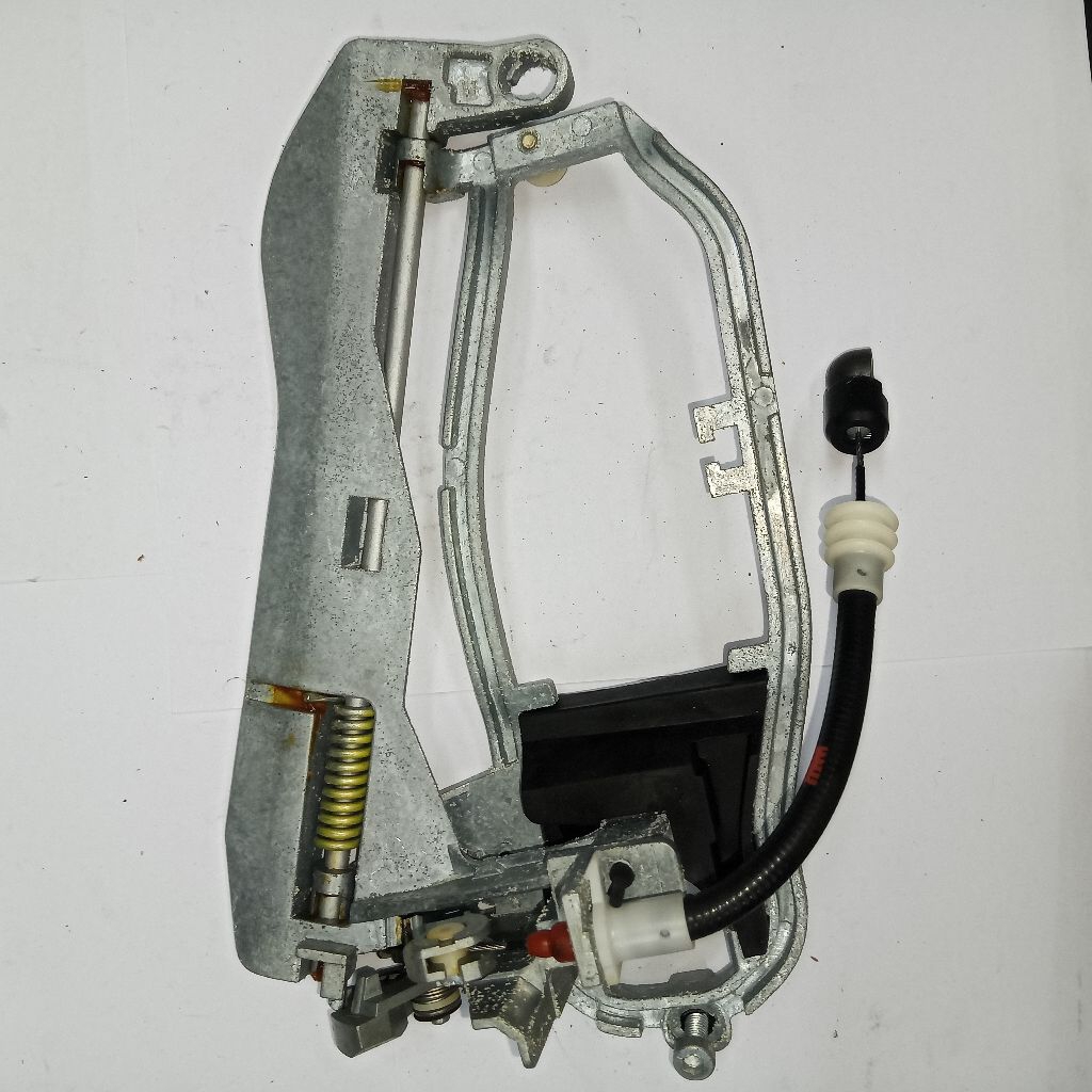 HANDLE PINTU CARRIER DALAM DEPAN KIRI BMW X5 E53 DOOR HANDLE FRONT LEFT BMW X5 E53 ORIGINAL 51218243