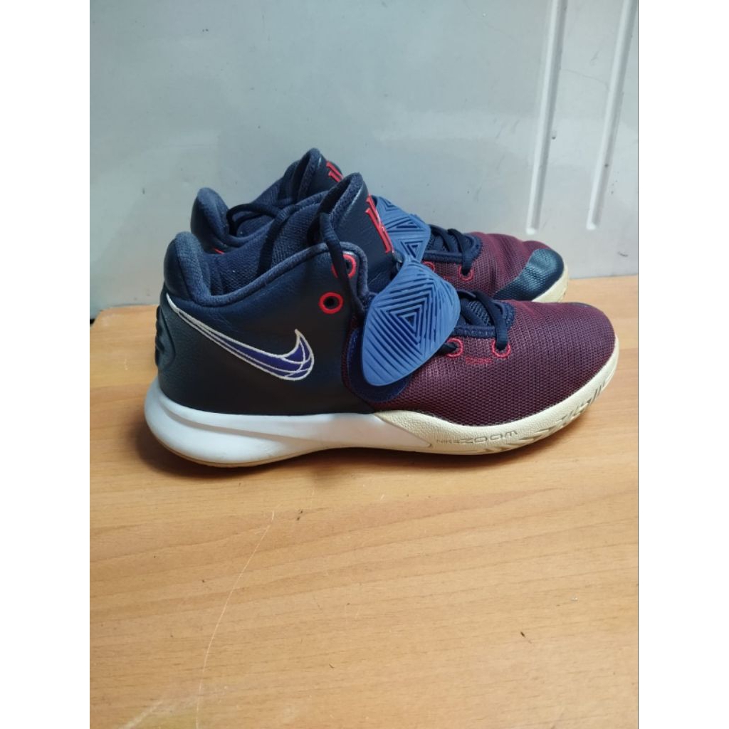 SEPATU BASKET SNEAKERS NIKE KYRIE FLYTRAP 3 SIZE 40 BEKAS PRELOVED