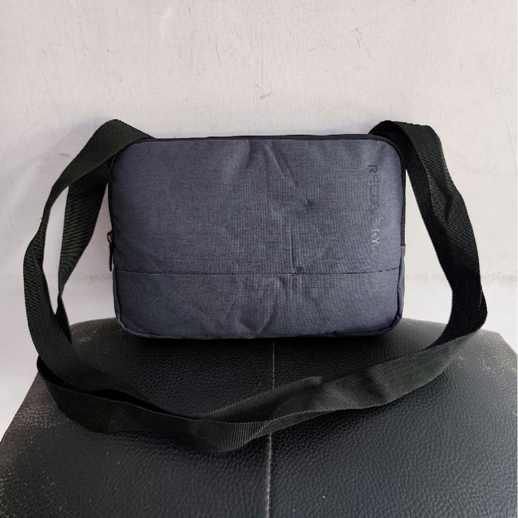 Lecaf Sling Bag /tas selempang Lecaf abu