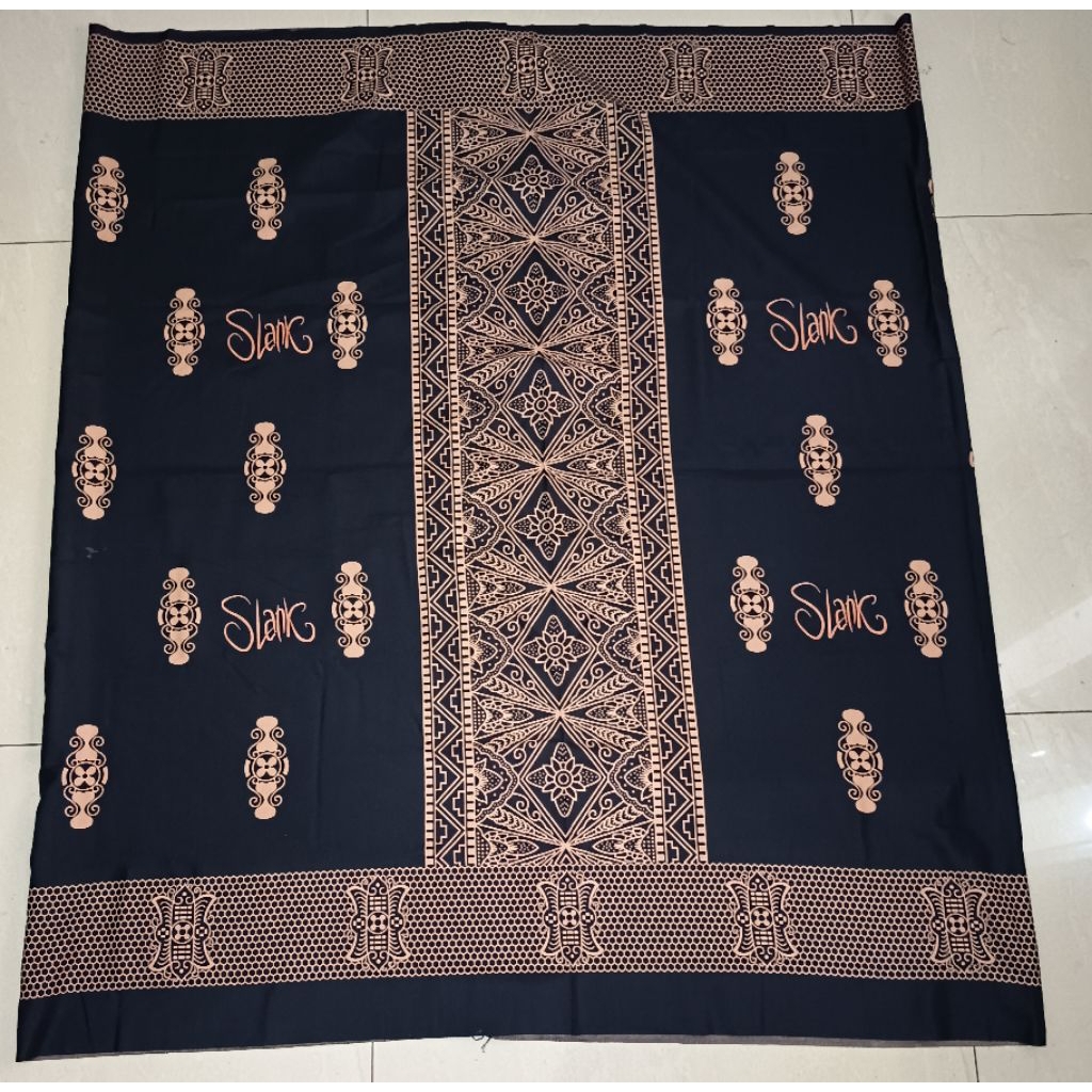 Sarung Batik hitam & Putih