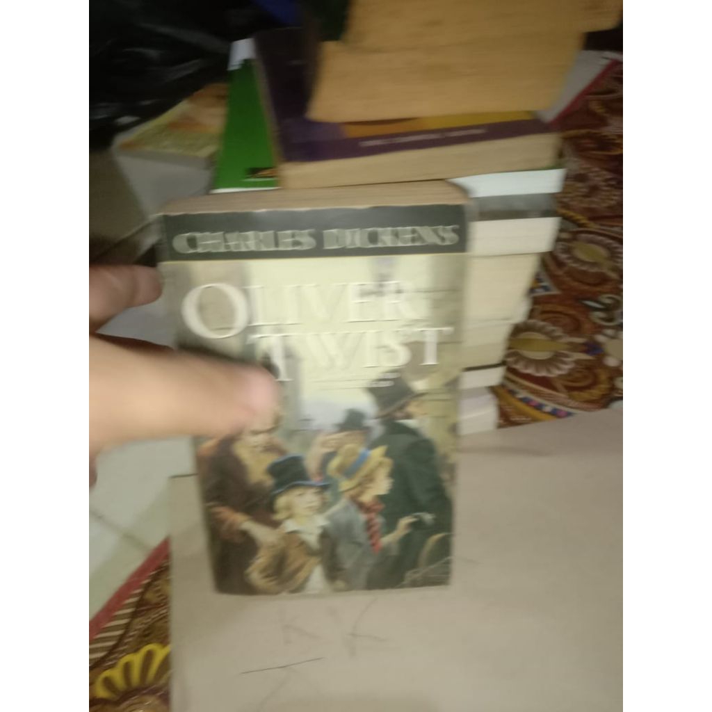 BUKU OLIVER TWIST