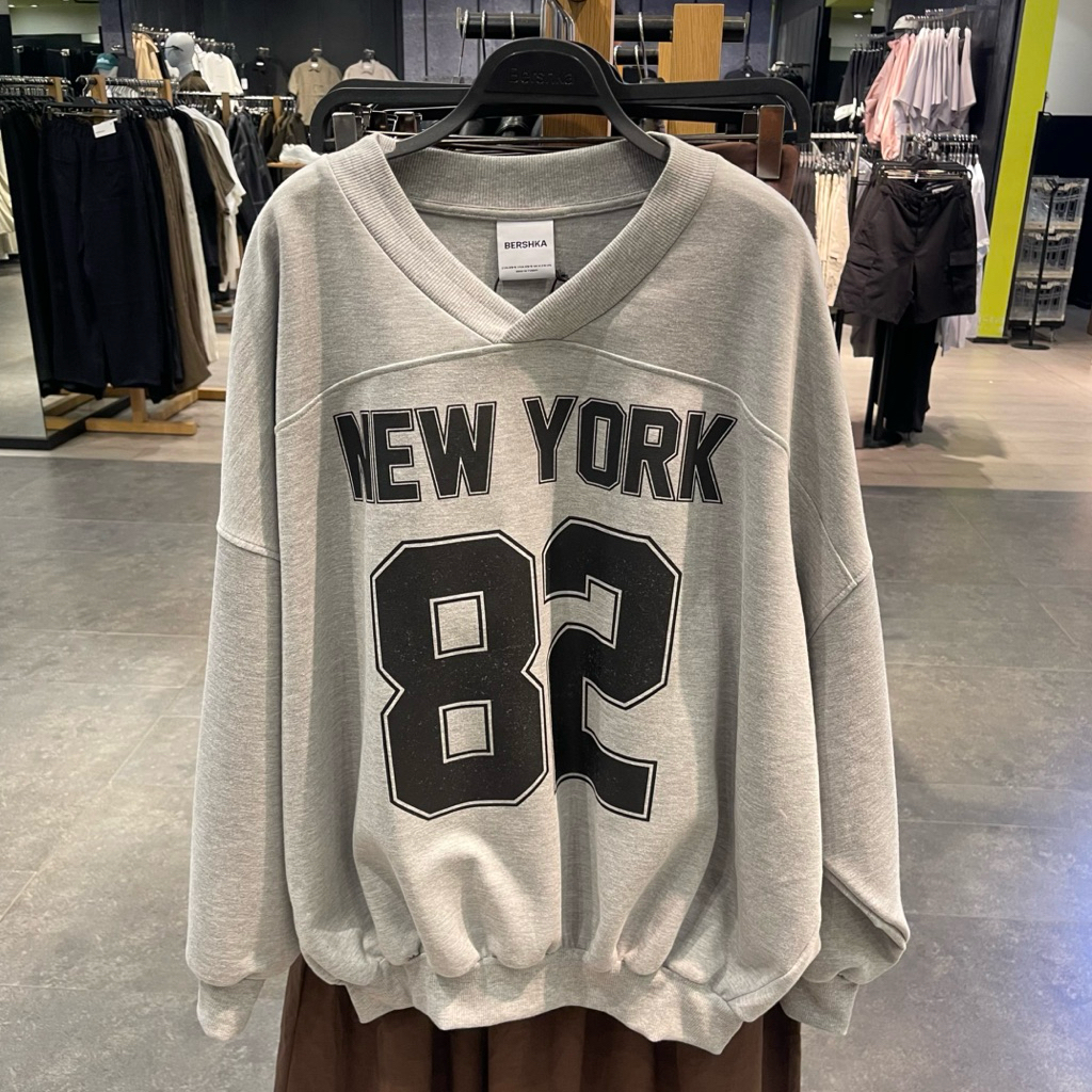 Sweatshirt Varsity BERSHKA Women Jastip (jasa tiip)