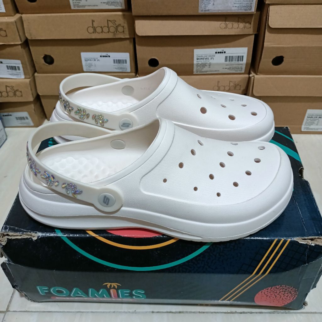 Skechers Sandal Foamies  ( Size : 40    )