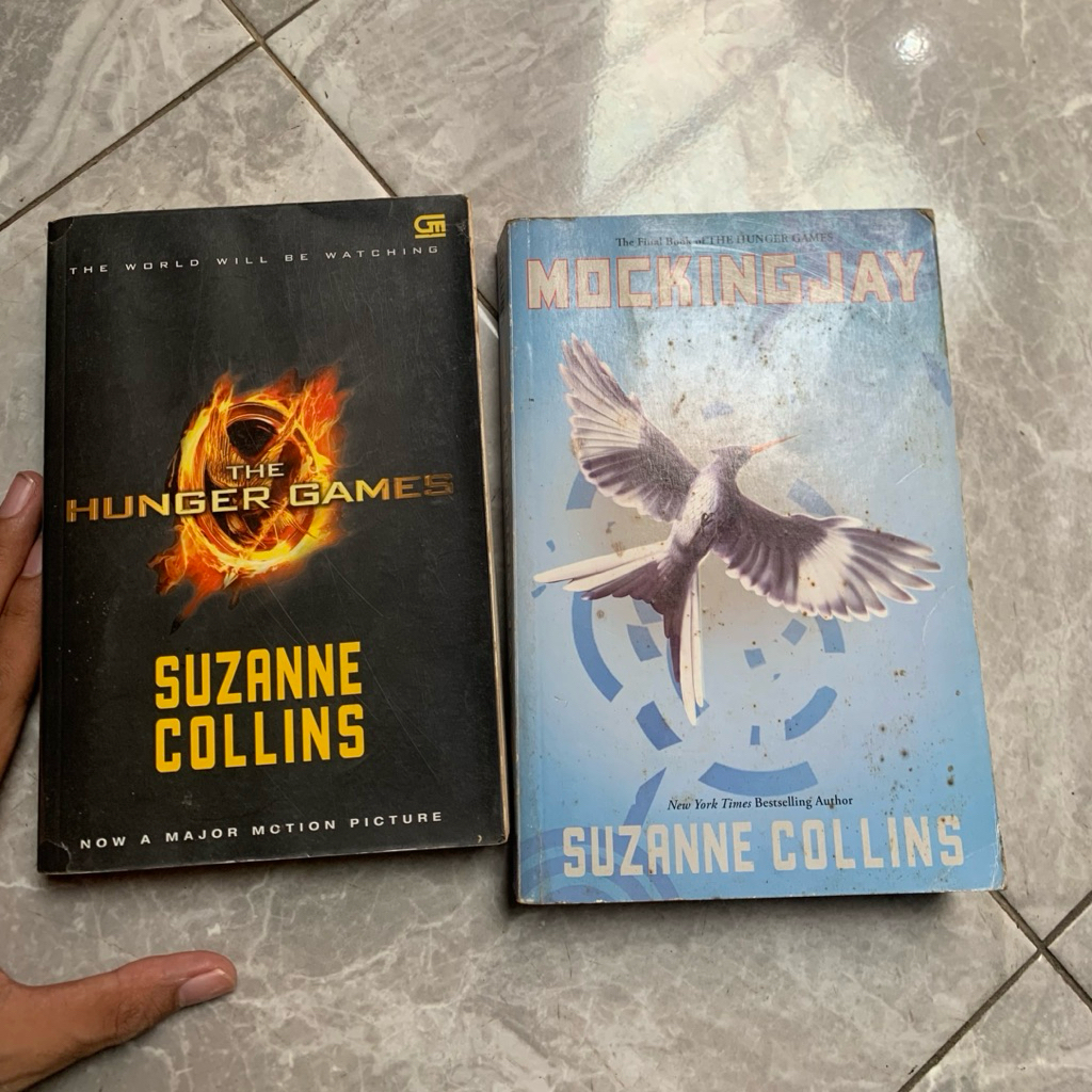 Novel The Hunger Games (Ind) /  Mockingjay (English)
