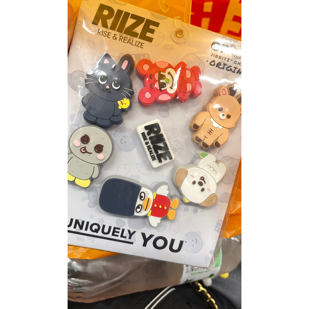 Ready stock RIIZE X CROCS JIBBITZ GACHA TAMAGOTCHI JJANGGU SHINCHAN MAMETCHI JASTIP JEPANG KOREA MAJ
