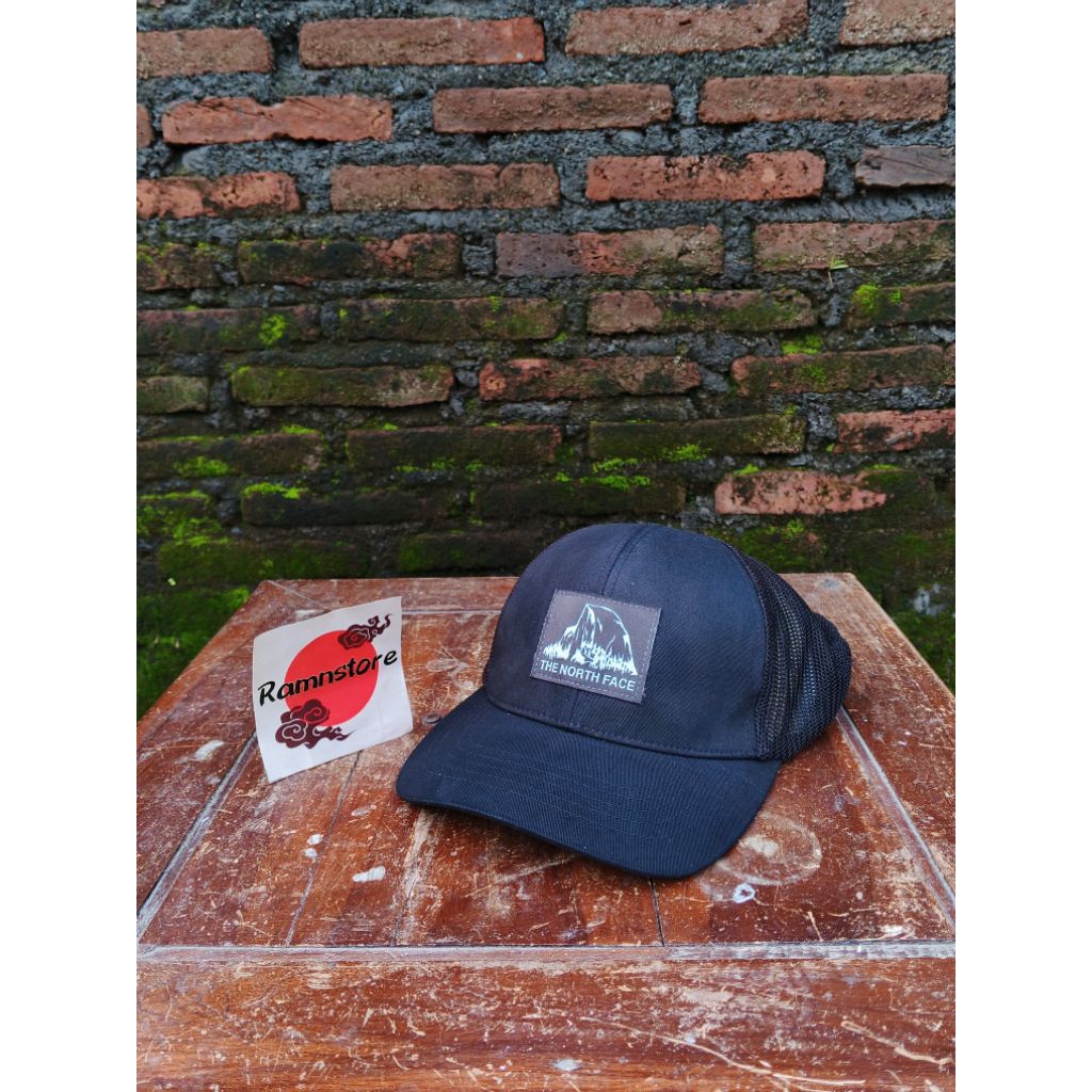 topi the north face build up