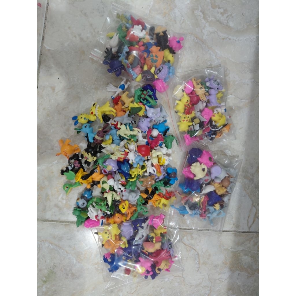 Pokemon mini figures (24 pcs)