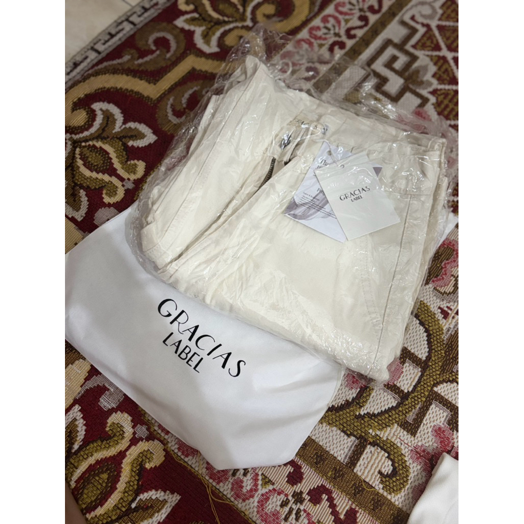 preloved new celana GRACIAS Label Ivory