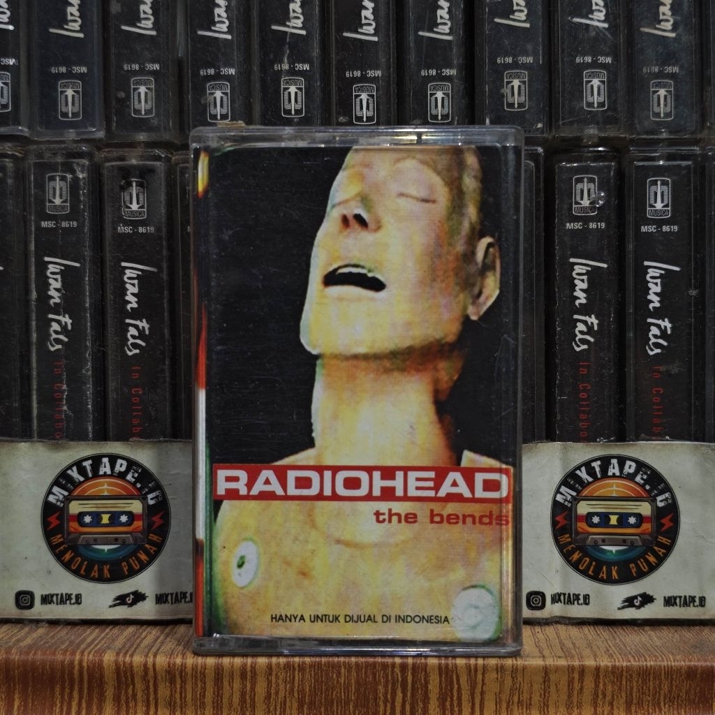 Kaset - Radiohead - The Bends - Radio Tape - Kaset Pita - Radio - Pemutar Kaset - Retro - Classic - 