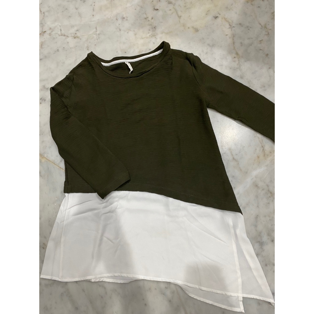 Preloved Atasan wanita berwarna hijau Army