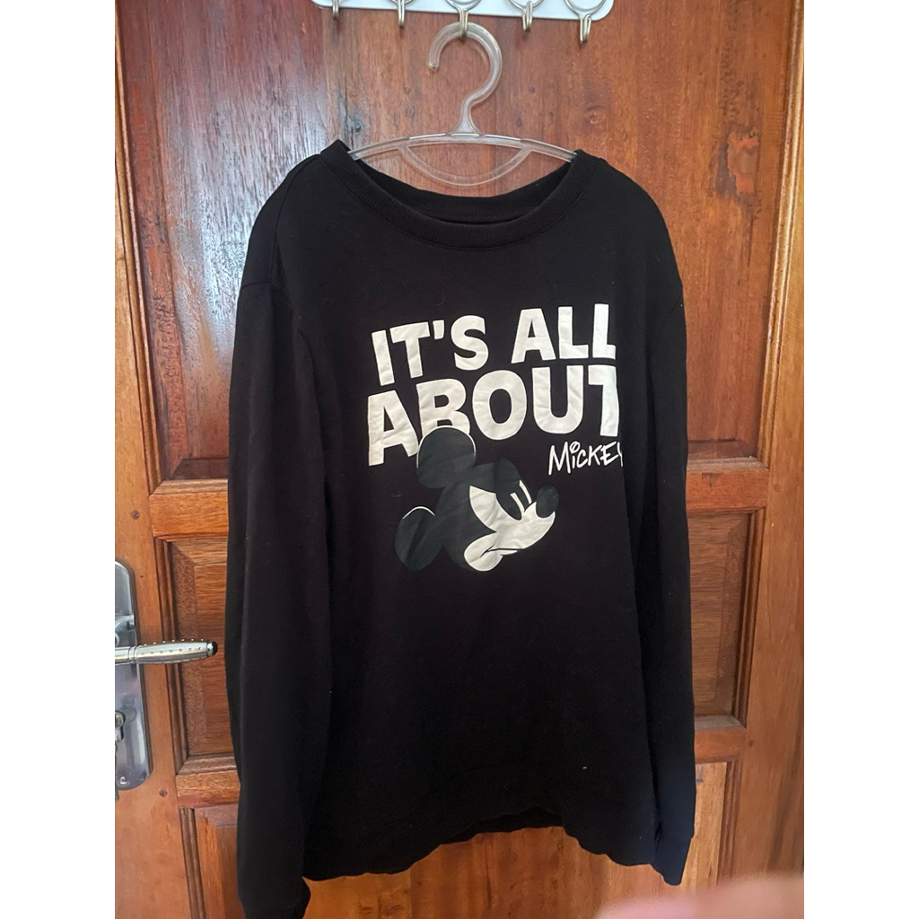 preloved crewneck mickey hangten