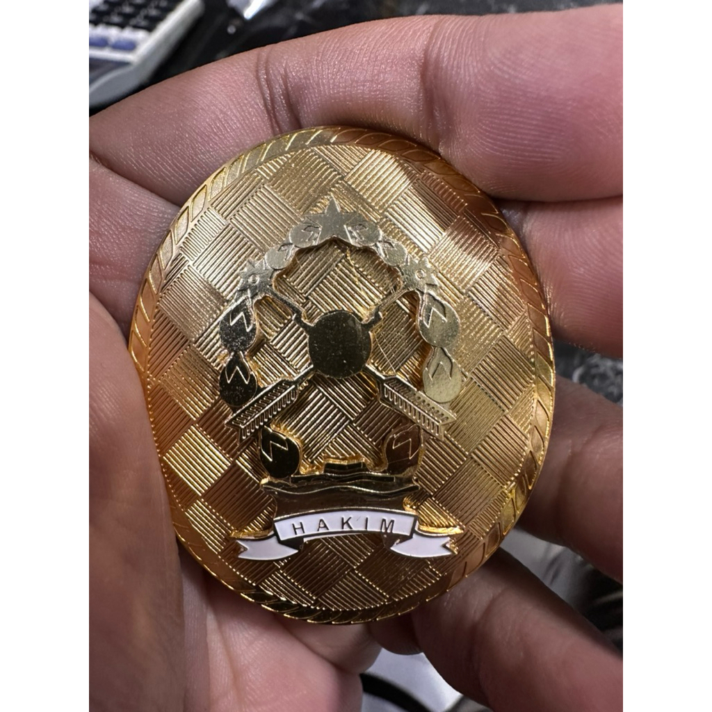 Plat Motor HAKIM PREMIUM - 1 Pasang, Emas, Presisi & Tahan Lama