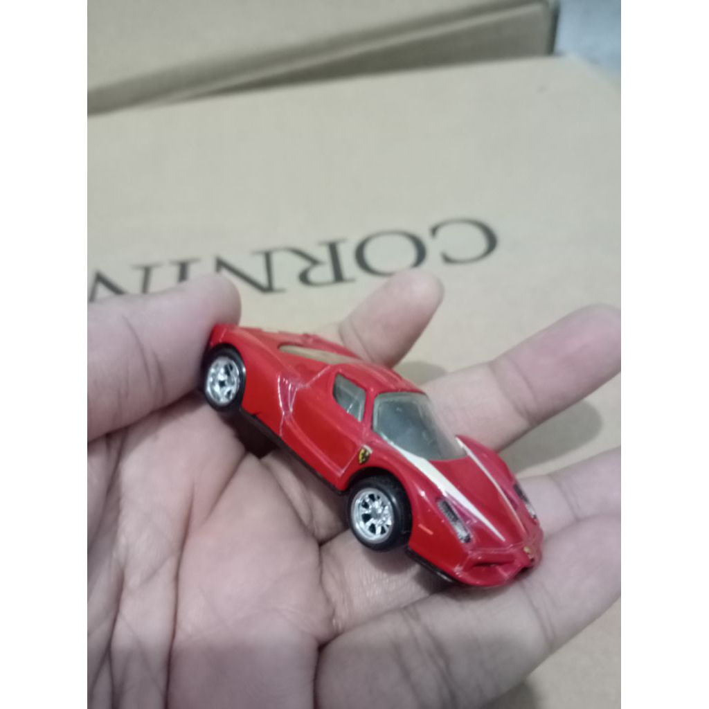 hw hot wheels Enzo Ferrari custom ban karet