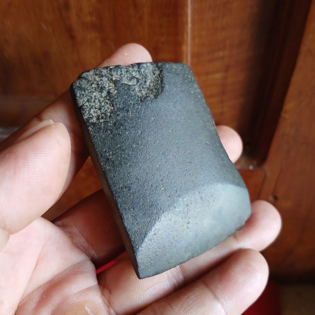 Koleksi Temuan Sungai Kapak Batu Purba era Pra Sejarah