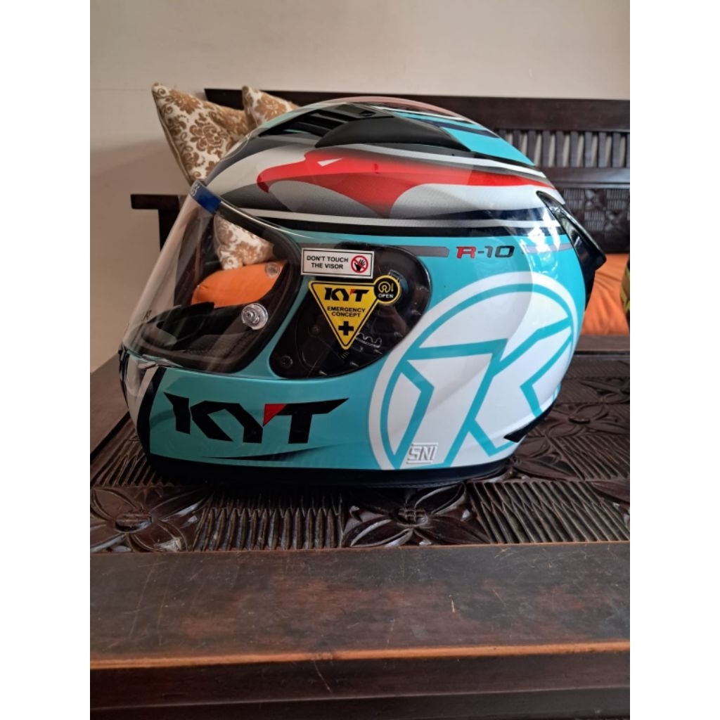 KYT R-10 Helmet