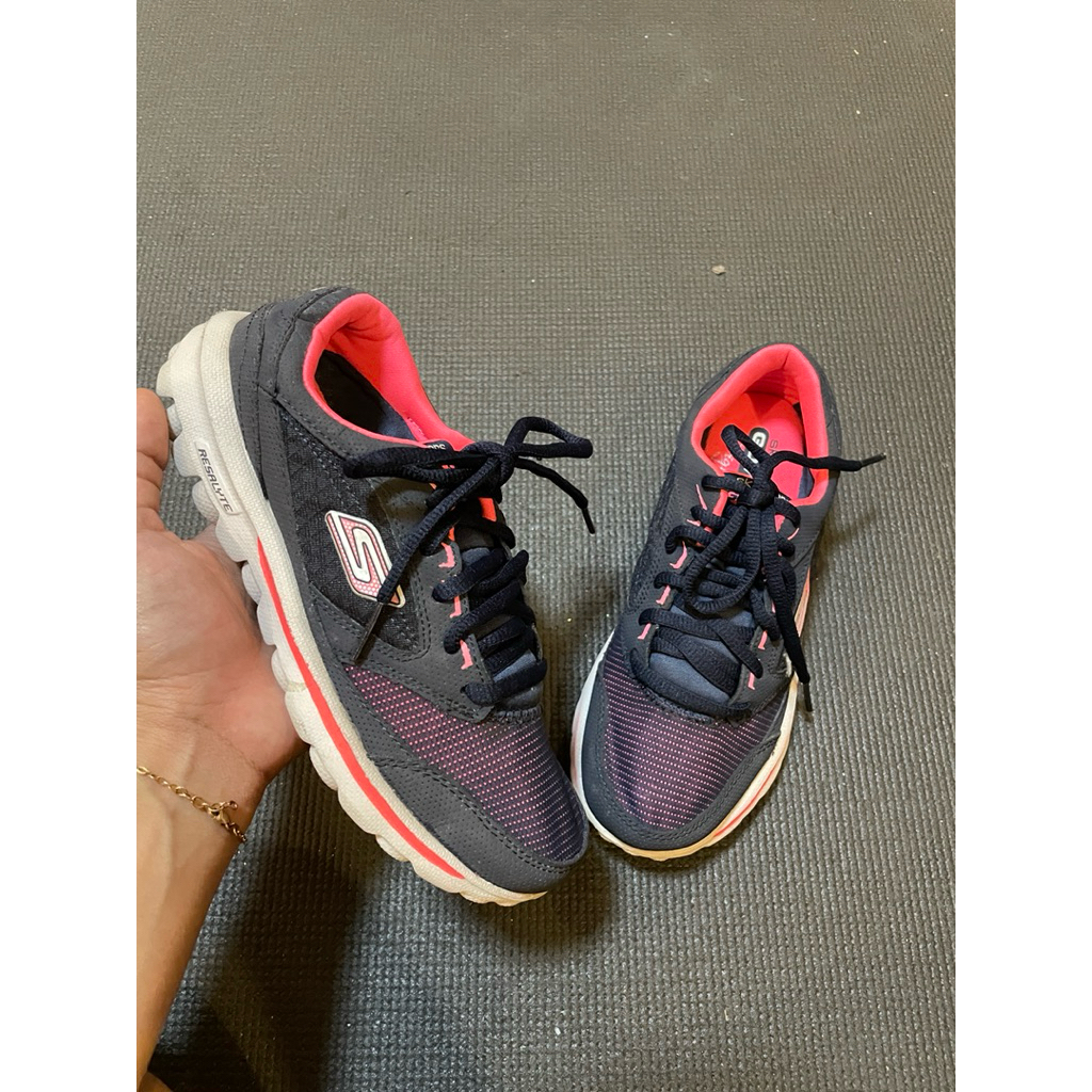 Sepatu skechers size 35 insole 22cm