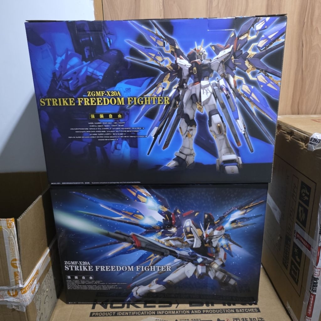 Daban PG 1/60 Strike Freedom Model Kit