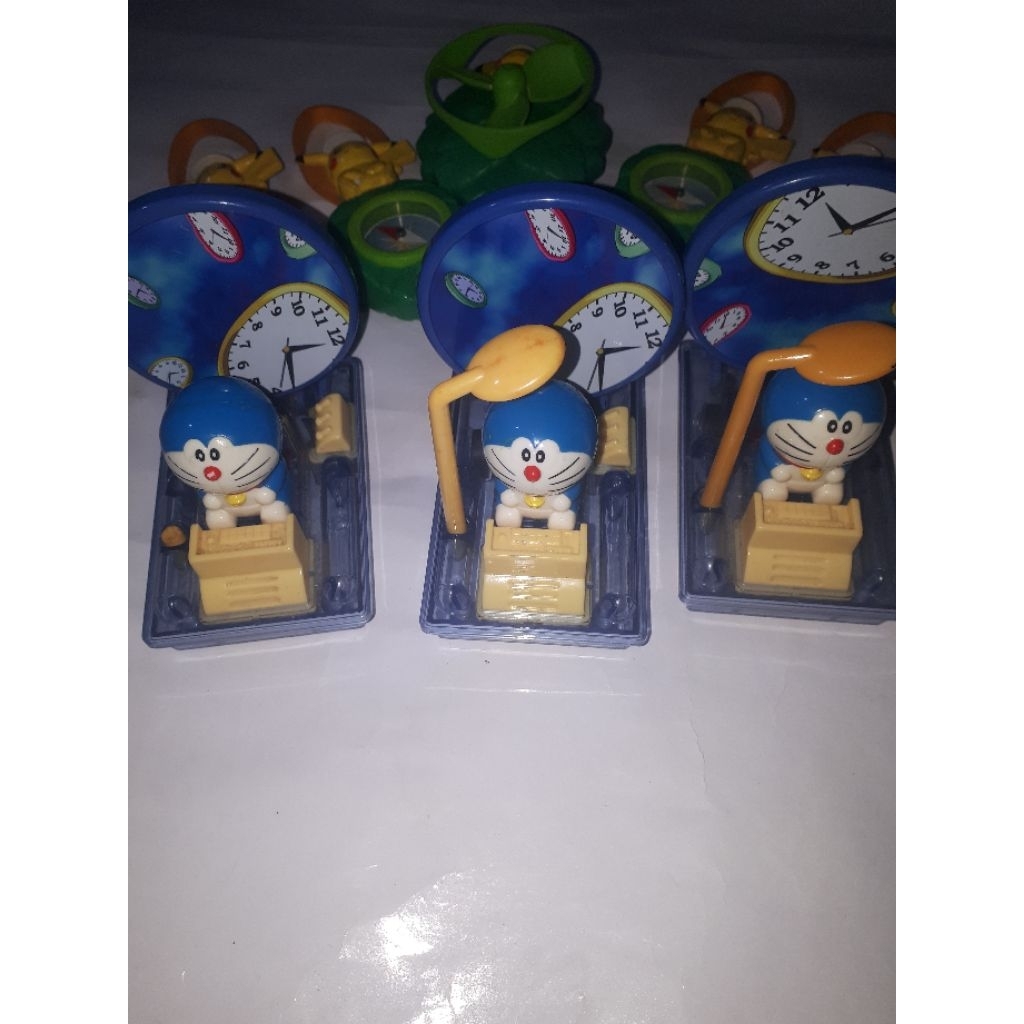 Mainan Mcd figur doraemon pokemon 10pcs