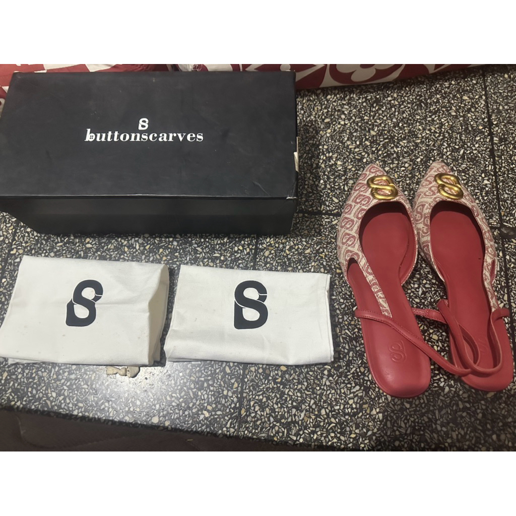 Preloved Sepatu Buttonscarves Bimu Kitten Heels Redwood Size 41