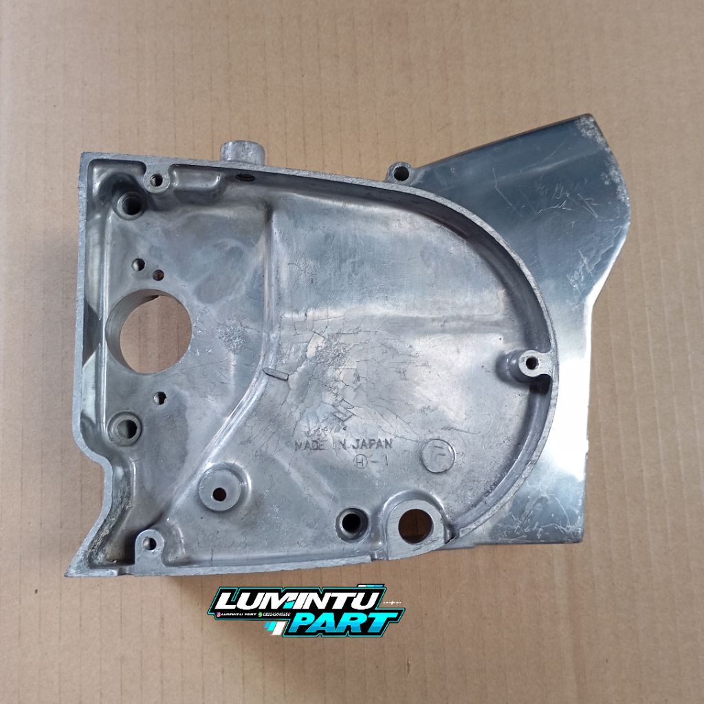 Krengkes bak bagian kiri Suzuki GT380 original NOS Bak kiri Suzuki GT380 original NOS Engine sprocke