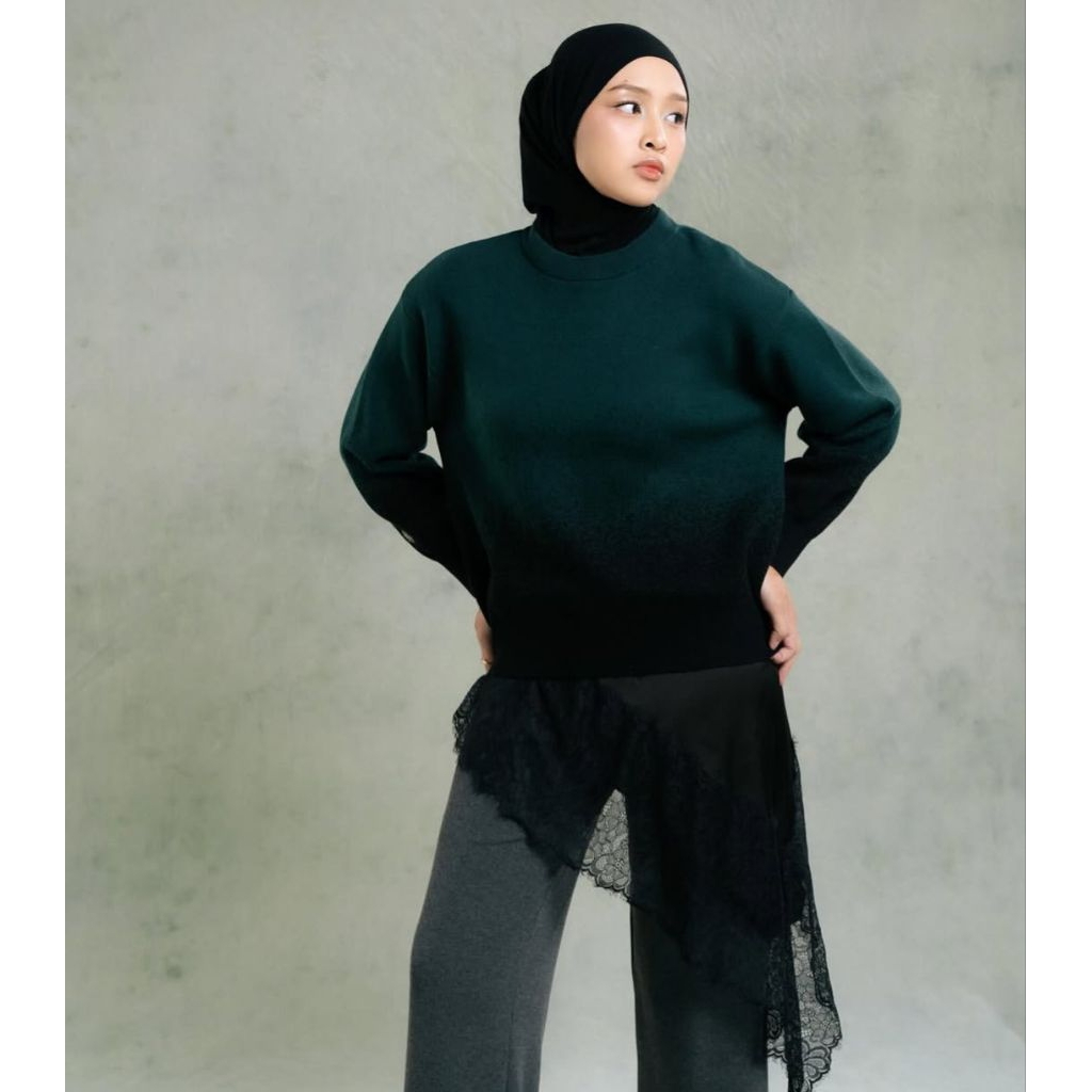 Suna Two Tone Sweater Nueta - Hera Peplum Top - Olivia Pixel | Sweater Stripe By Nueta