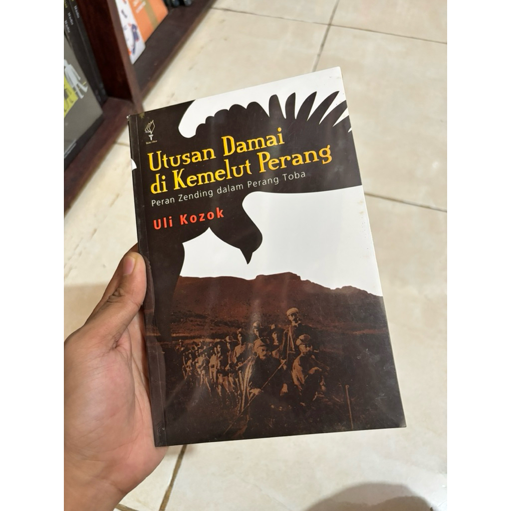 BUKU UTUSAN DAMAI DI KEMELUT PERANG - ULI KOZOK