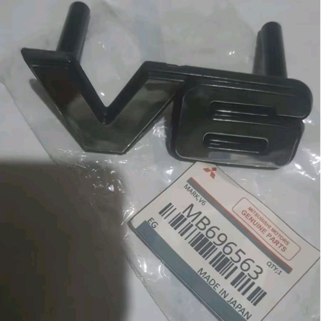 emblem V6 gril grille pajero 3000cc v6 IV43