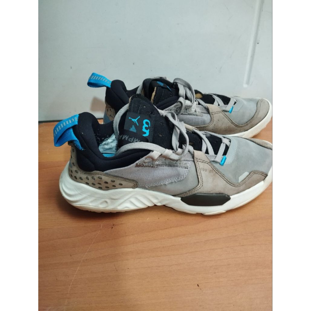 SEPATU RUNNING SNEAKERS NIKE JUMPMAN SIZE 40 BEKAS PRELOVED