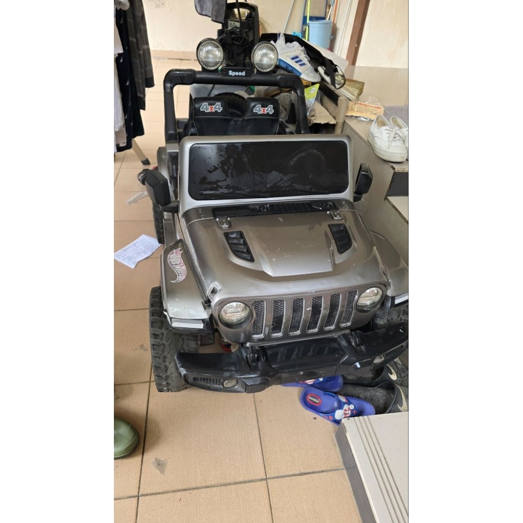 mobil mobilan aki jeep rubicon