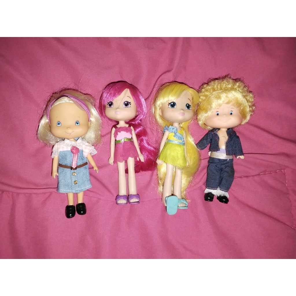 strawberry shortcake doll figuree