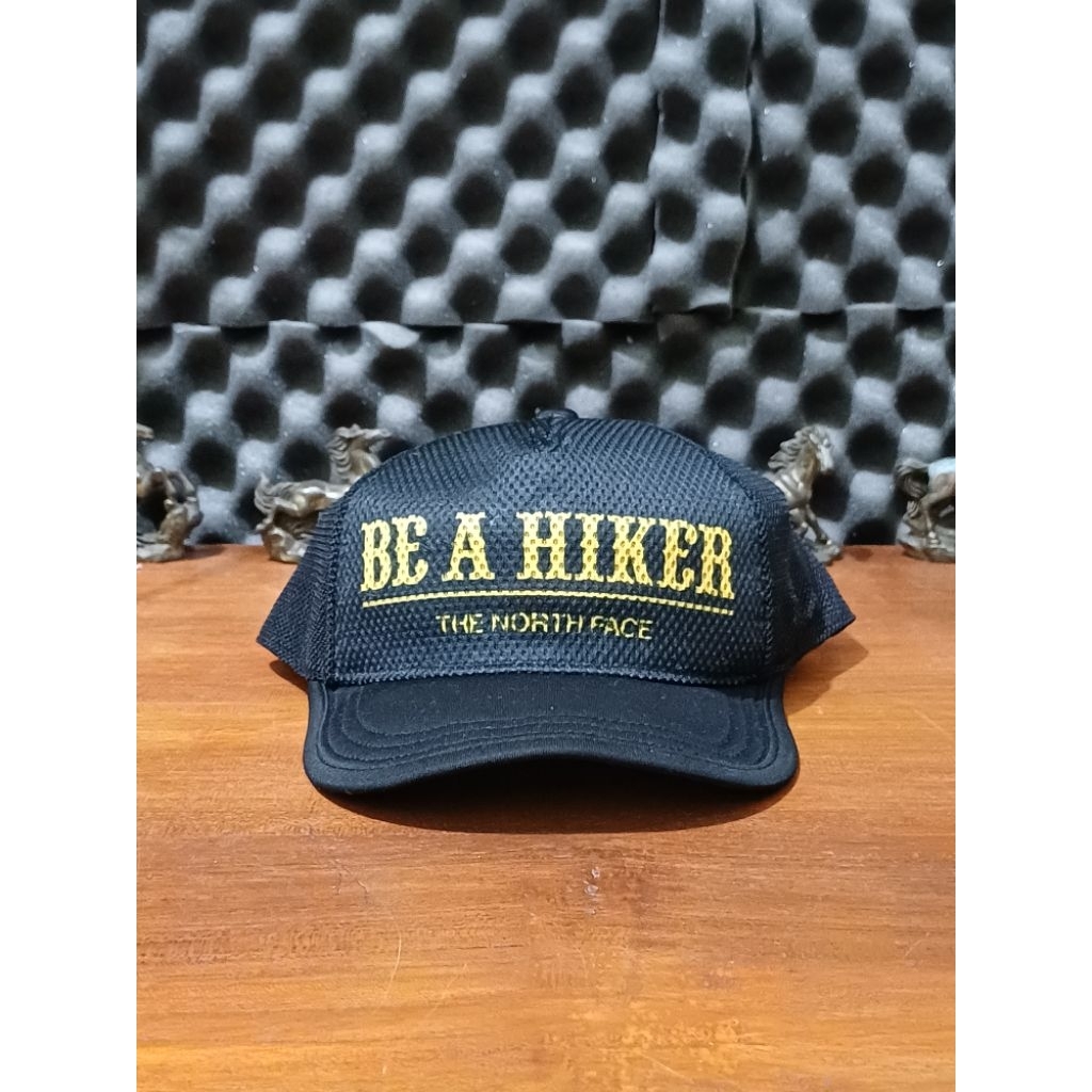 topi TNF BE A HIKER second
