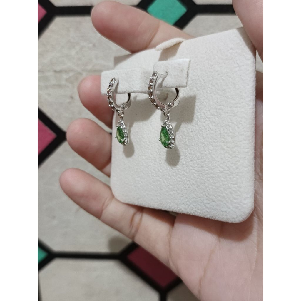 Anting Batu Hijau Kadar 17K white gold 750 mirip Moraine Amero