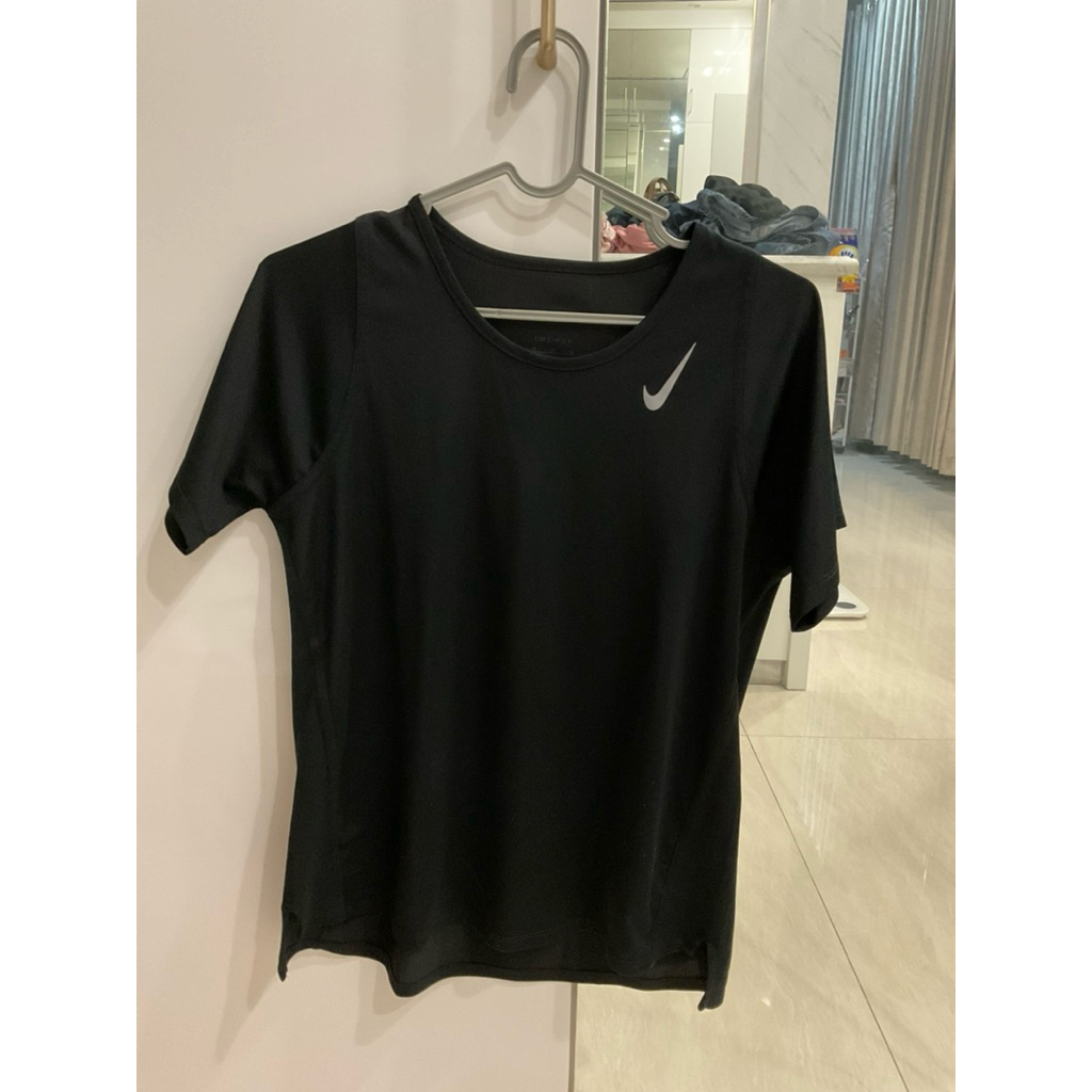 preloved original black hitam nike shirt dry fit dri fit baju olahraga badminton gym tenis padel run