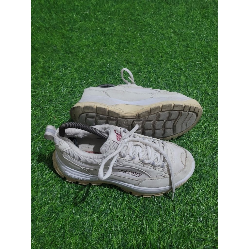 sepatu sneakers discovery expedition size 36,5