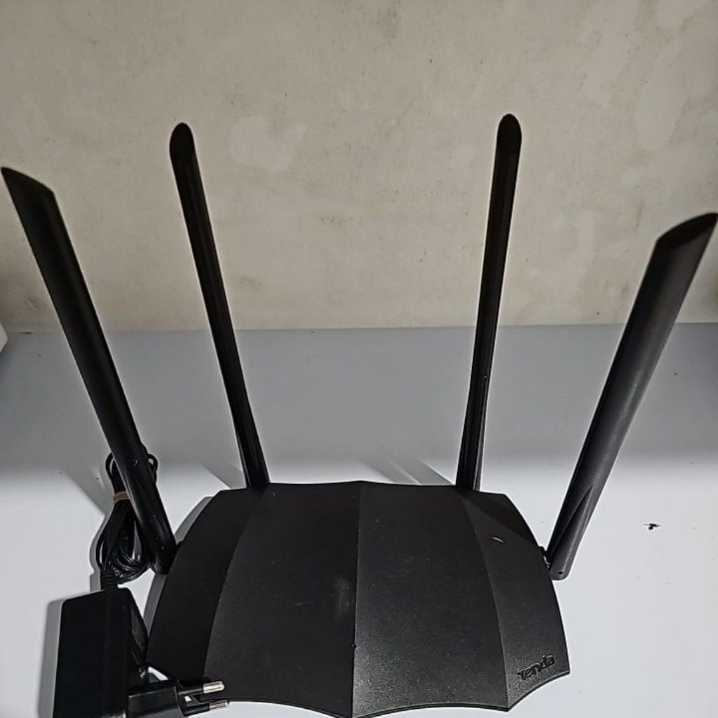 TENDA. AC8 ,  AC 1200 Dualband Gigabit