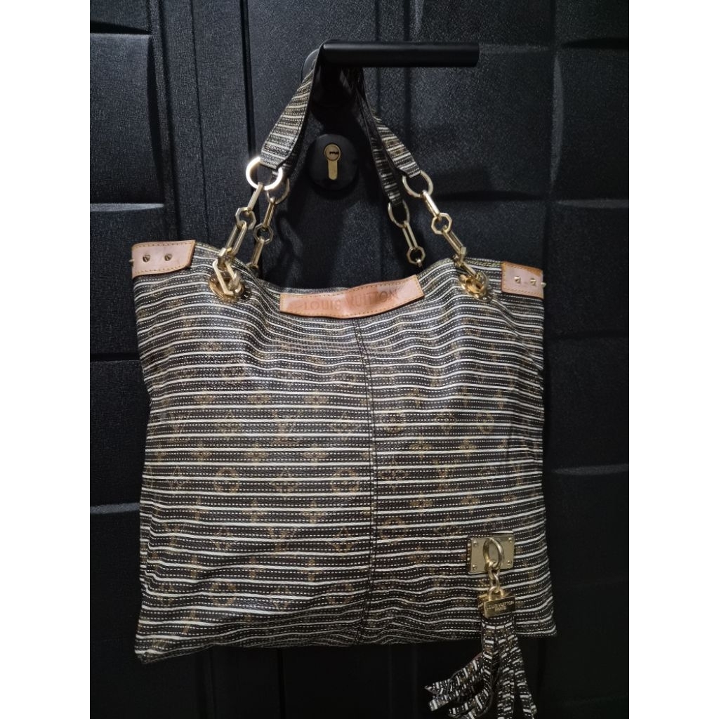 Tas tote kulit emboss LV bernoseri