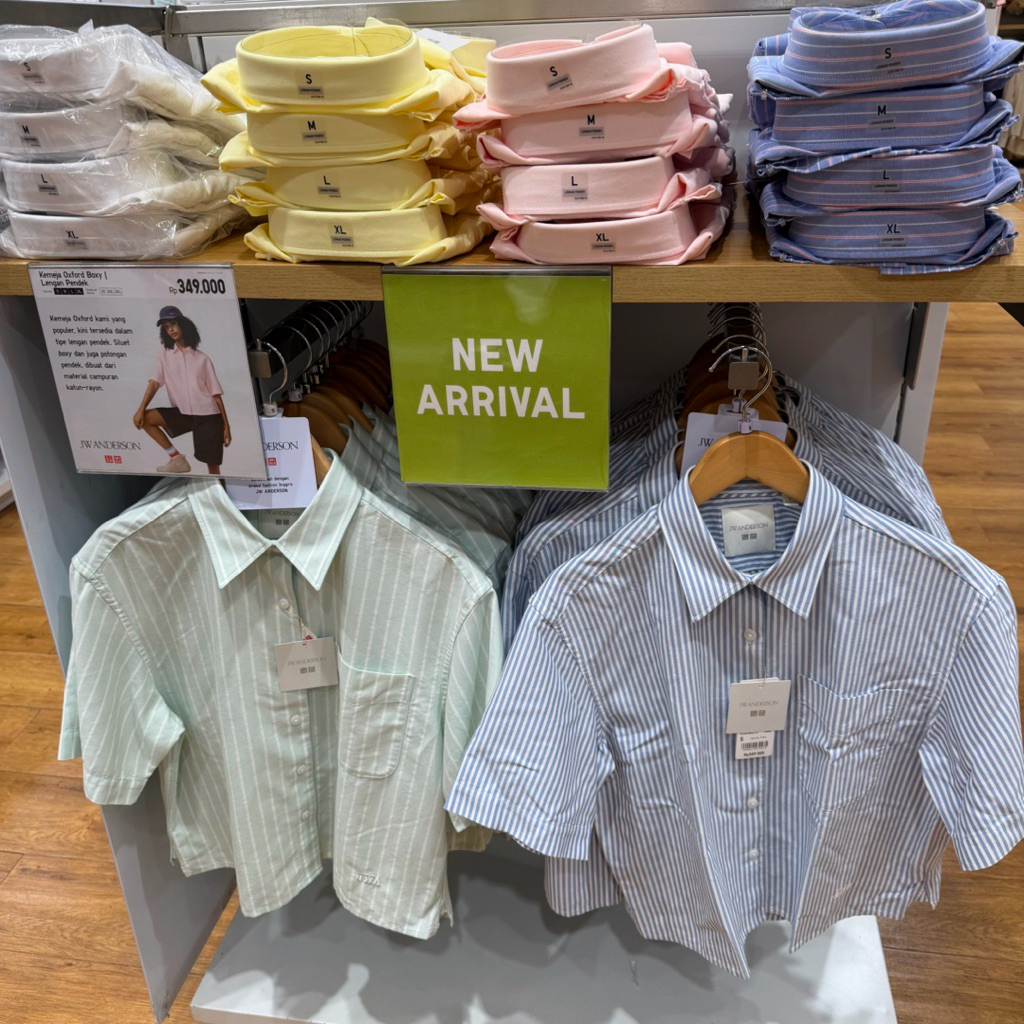 kemeja oxford boxy lengan pendek uniqlo x JW Anderson