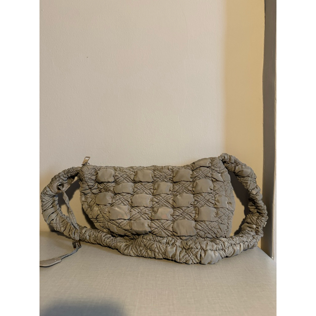 (FLASH SALE) Preloved Bag Carlyn No Brand