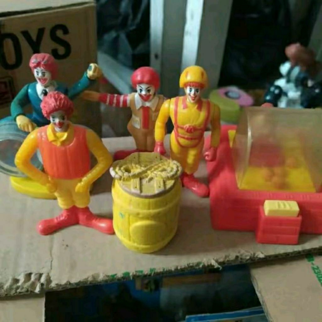 Figure Character Ronald Clown Mainan Anak McD