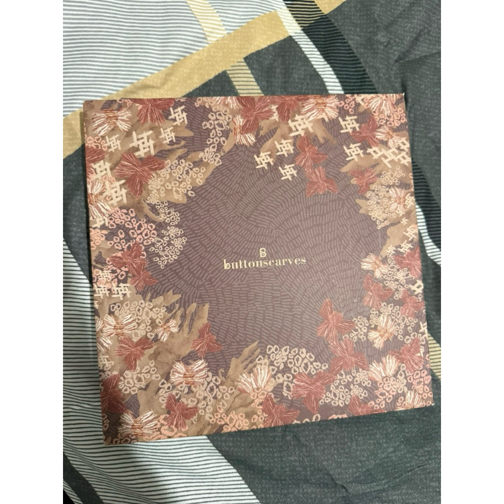 Buttonscarves XL Syari Aminites Reborn Taupe NEW