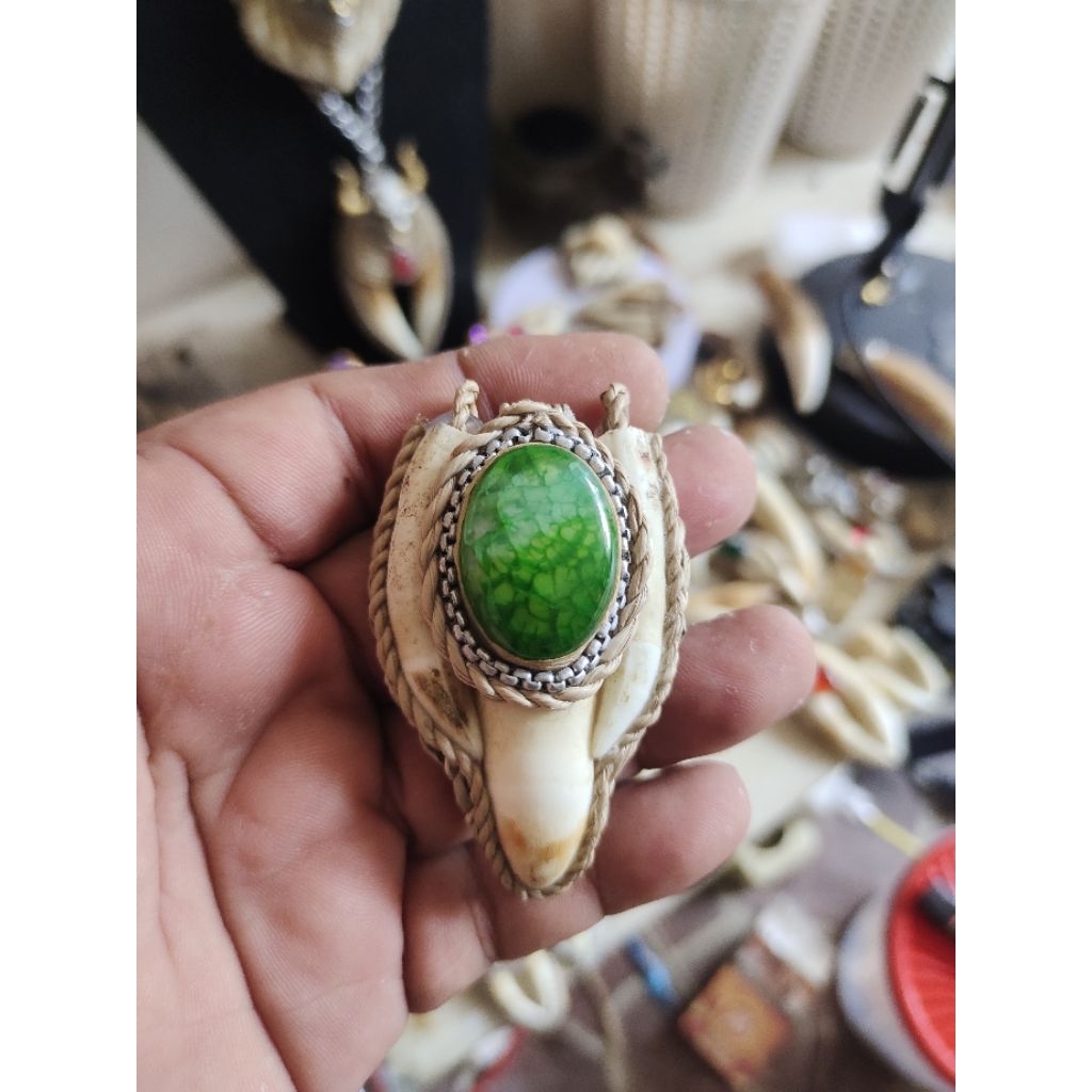 Liontin Taring Buaya Tribal Etnik