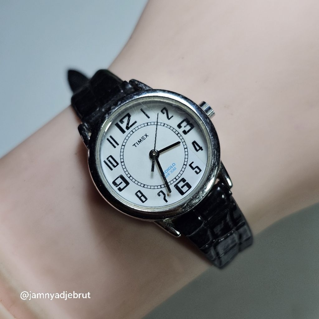 Jam Timex Indiglo M0 Silver White Ladies Bekas