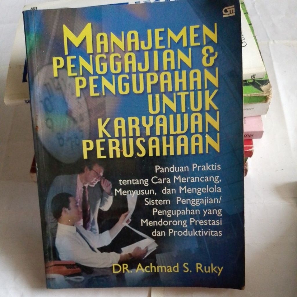 BUKU MANAJEMEN PENGGAJIAN &PENGUPAHAN KARYAWAN PERUSAHAAN
