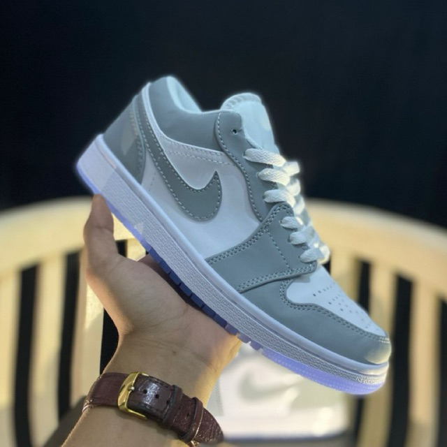 Sepatu snekers jordan wolf gray pria wanita
