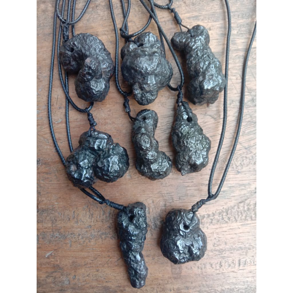 liontin batu badar besi unik alami